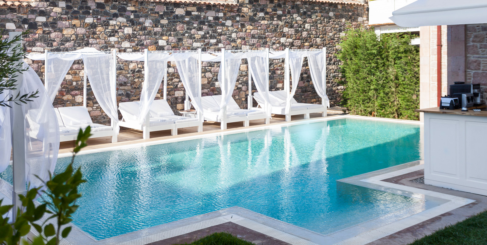 Pür Beyaz Otel