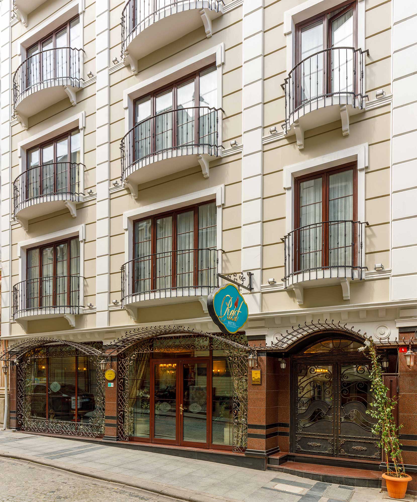 Rast Hotel