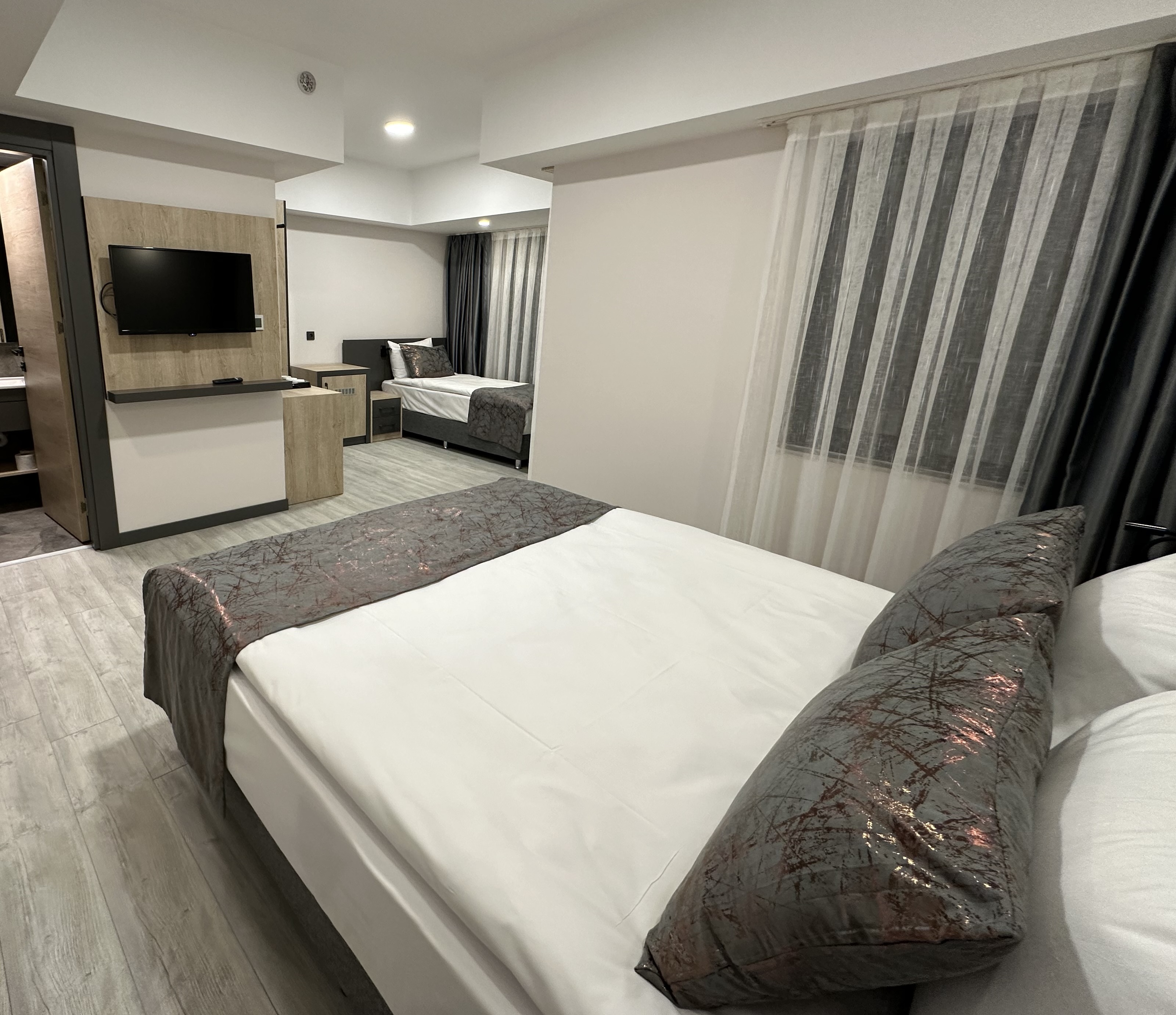 IRENIC HOTEL