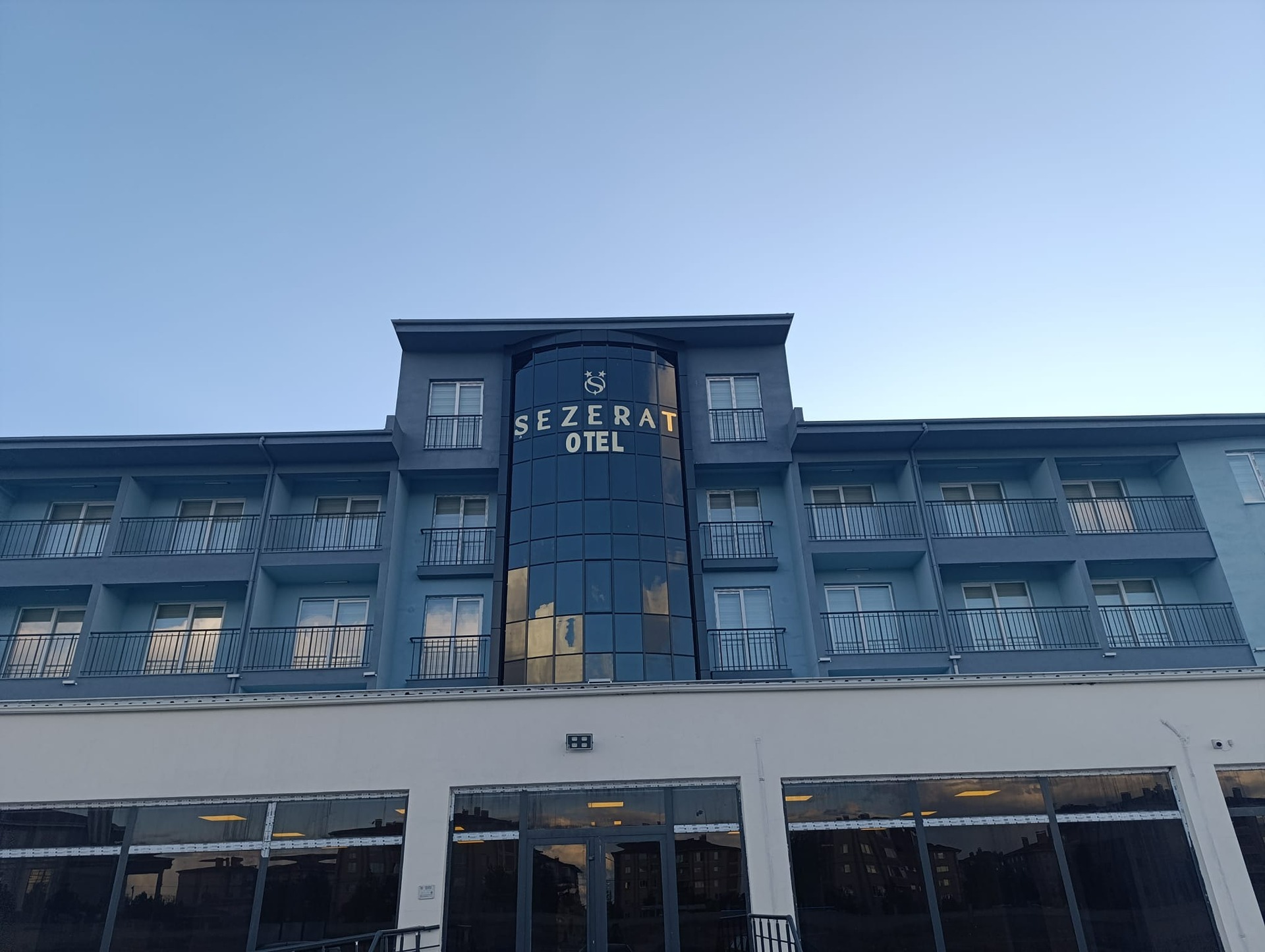 Şezerat Otel