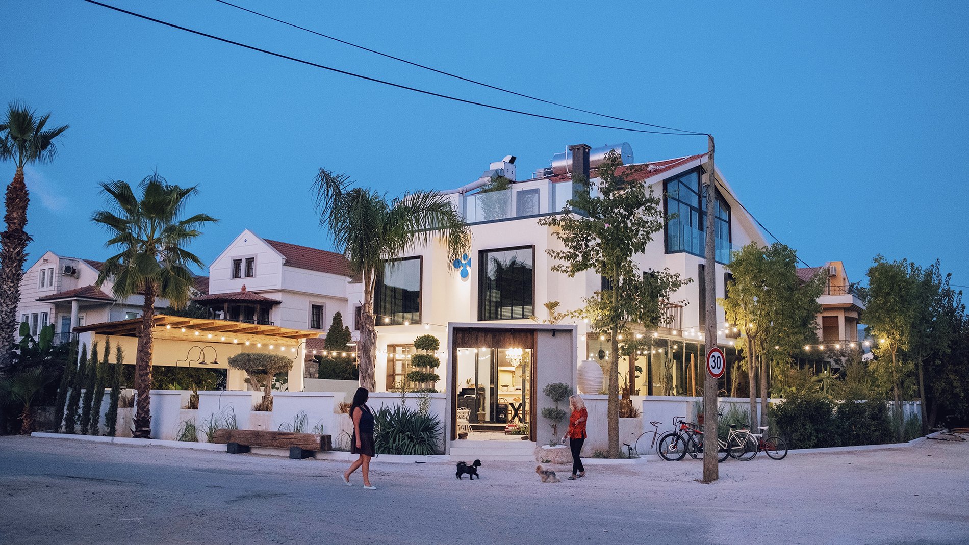 To Be Social House